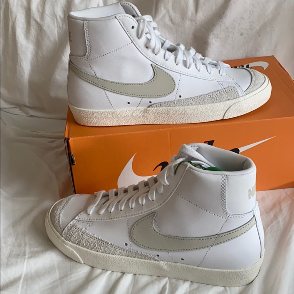 VINTAGE WHITE NIKE BLAZER ‘77